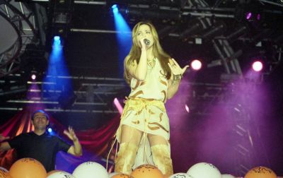 WanessaCamargo_Show2002Debut-9.jpg