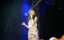 WanessaCamargo_Show2002Debut-5.jpg